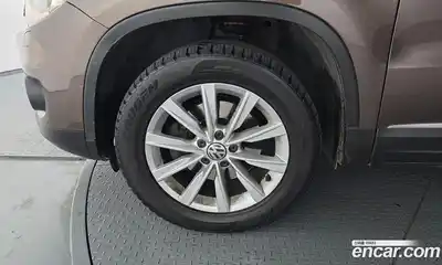 Volkswagen Tiguan 2014 2.0 Автомат в Москве № 472356, миниатюра 5