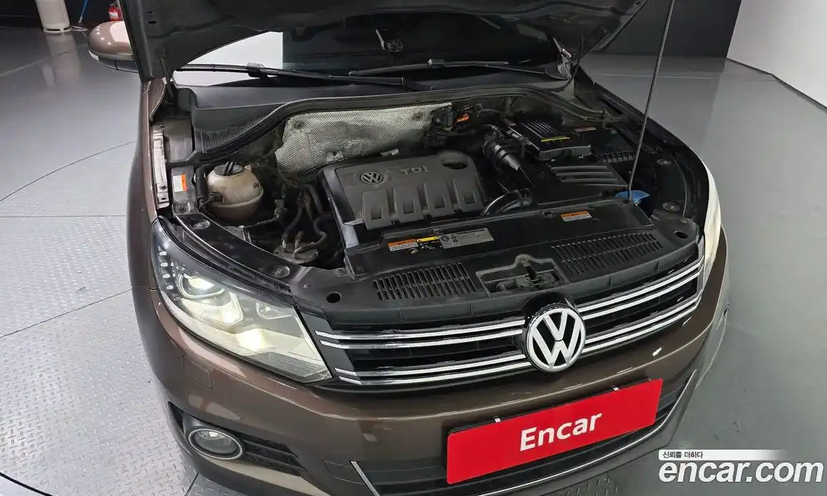 Volkswagen Tiguan 2014 2.0 Автомат в Москве № 472356, фото 6