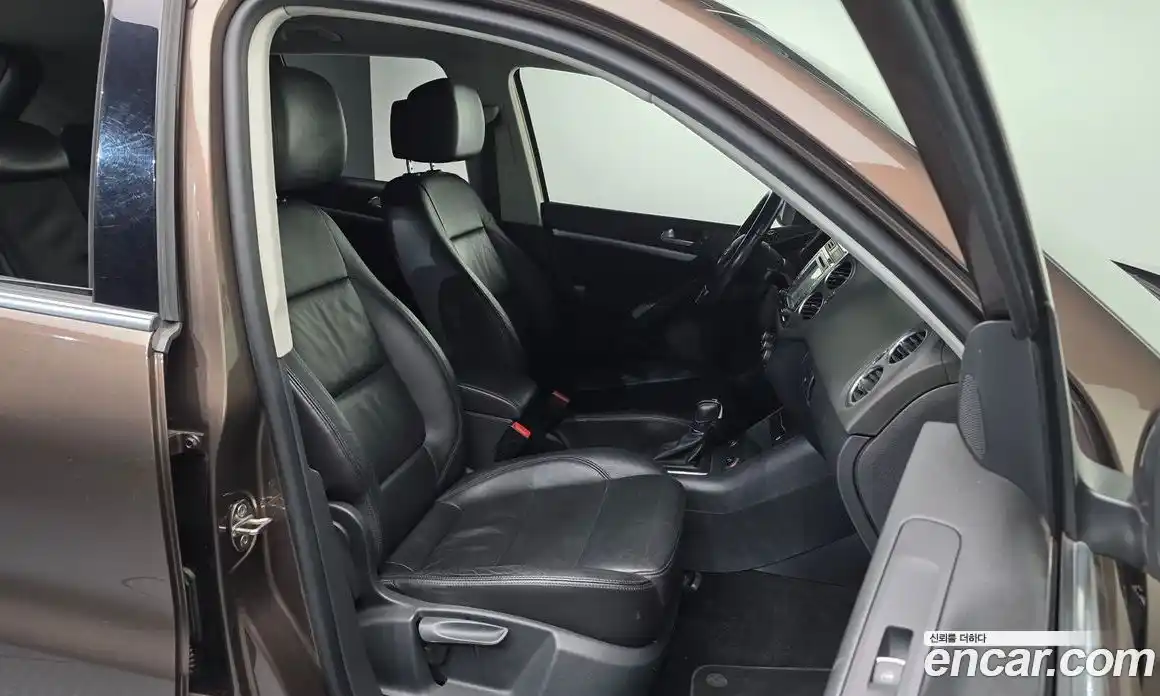 Volkswagen Tiguan 2014 2.0 Автомат в Москве № 472356, фото 10