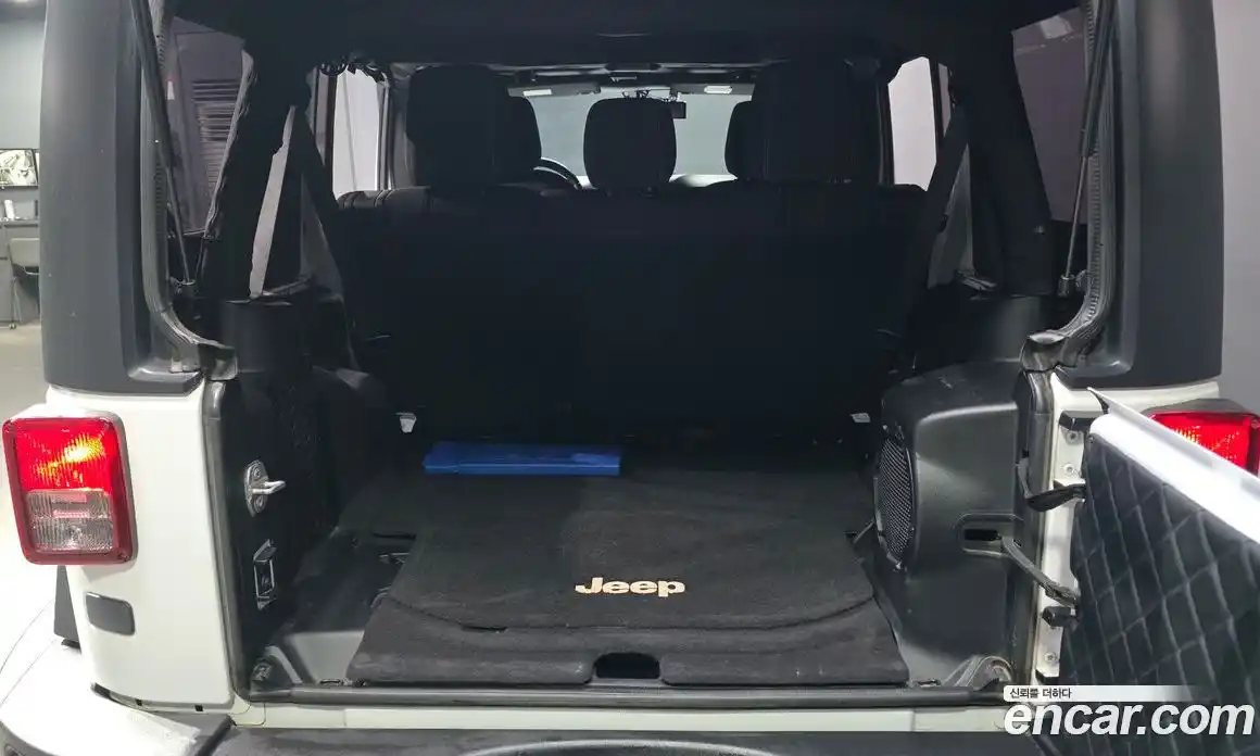 Jeep Wrangler 2014 2.8 Автомат в Москве № 472859, фото 20