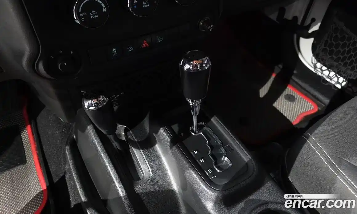 Jeep Wrangler 2014 2.8 Автомат в Москве № 472859, фото 9