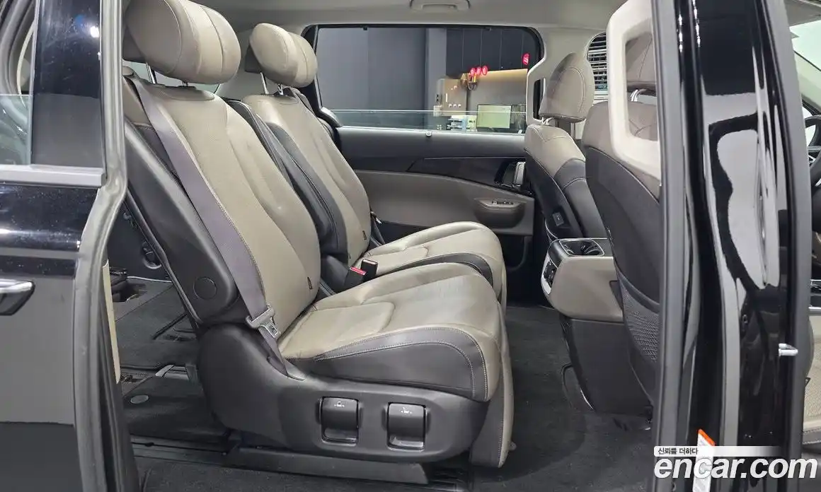 Kia Canival 2024 1.6 Автомат в Москве № 55010, фото 9