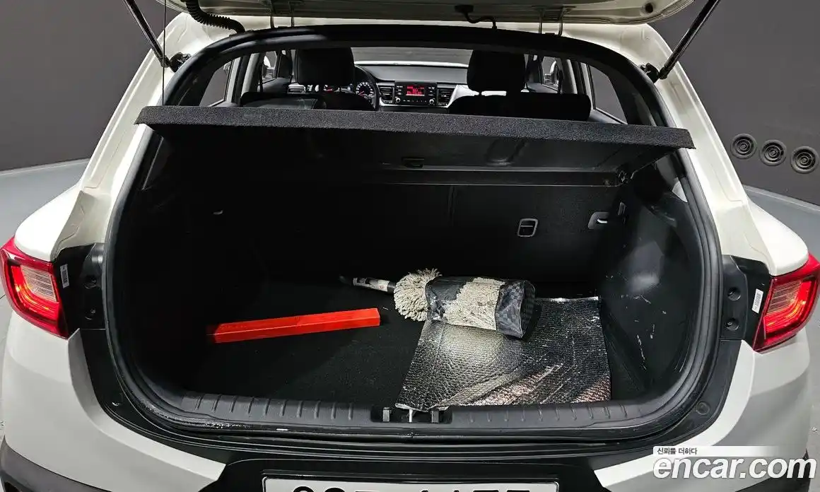 Kia Stonic 2019 1.4 Автомат в Москве № 8265, фото 11