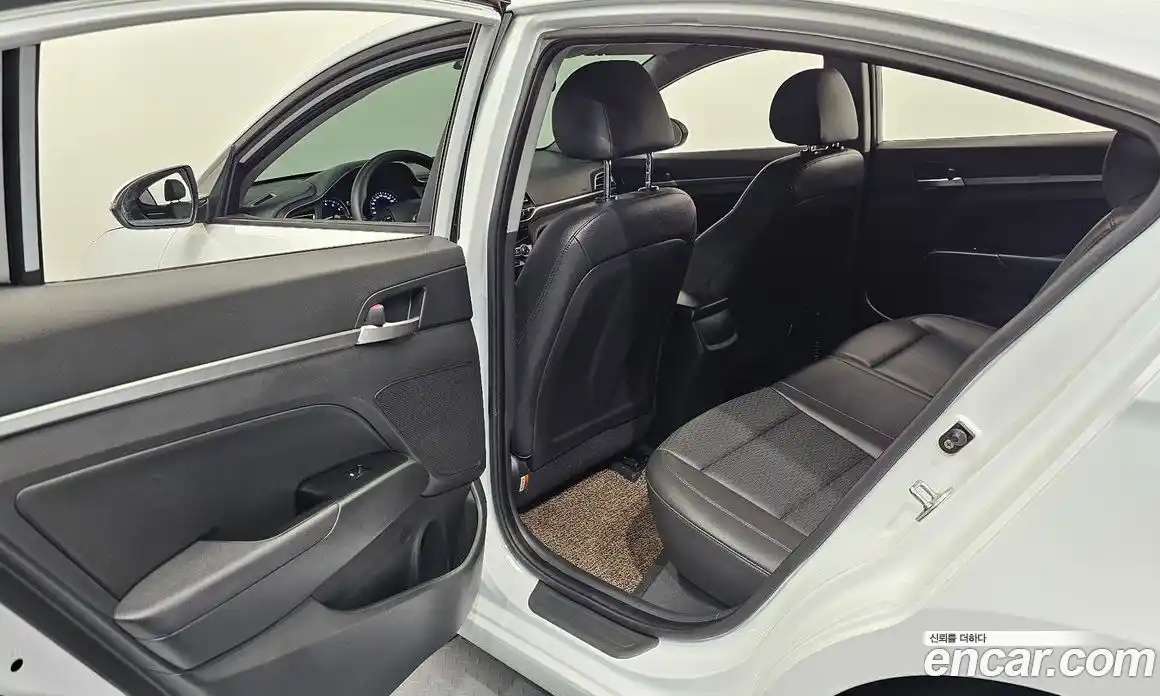 Hyundai Avante 2019 1.6 Автомат в Москве № 109244, фото 1