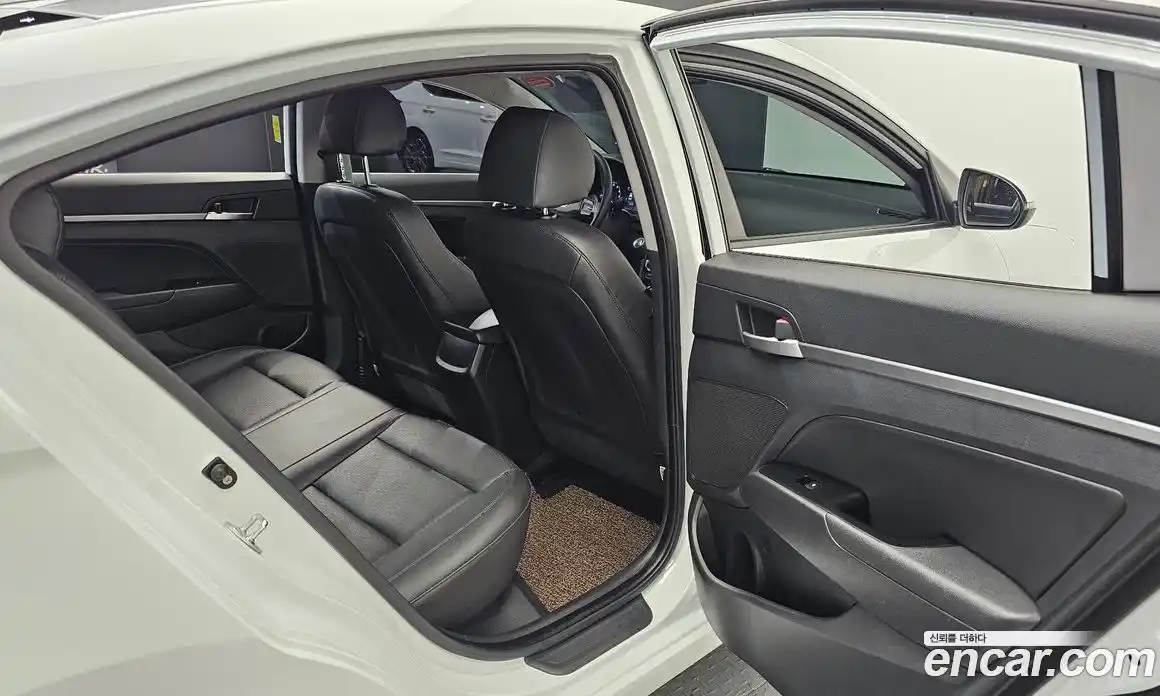 Hyundai Avante 2019 1.6 Автомат в Москве № 109244, фото 11