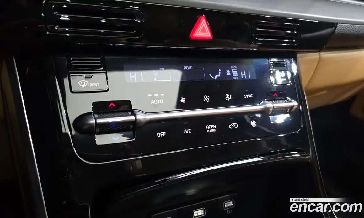 Kia Canival 2022 3.5 Автомат в Москве № 132629, фото 16