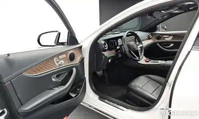Mercedes-Benz E-Class 2022 2.0 Автомат в Москве № 140084, миниатюра 10