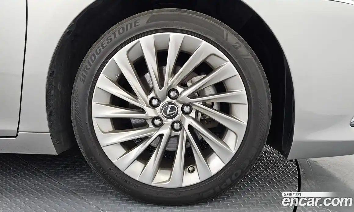 Lexus ES 2020 2.5 Автомат в Москве № 168256, фото 19