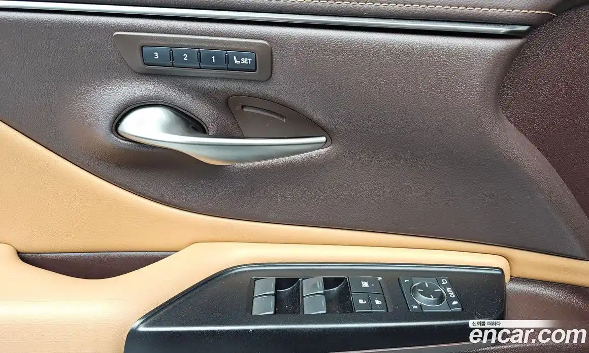 Lexus ES 2020 2.5 Автомат в Москве № 168256, фото 3