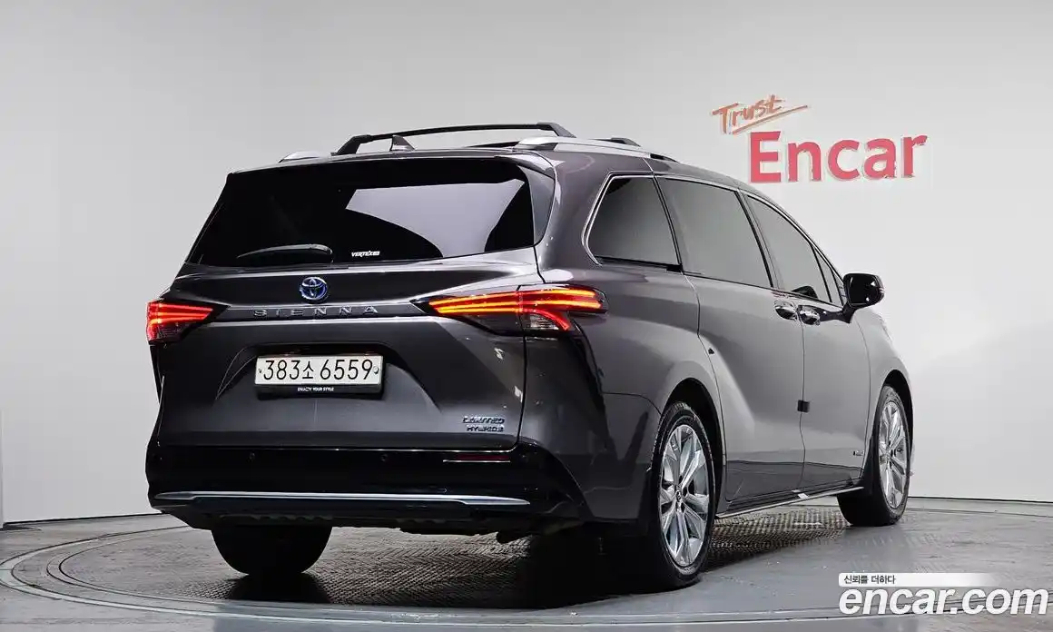 Toyota Sienna 2021 2.5 Автомат в Москве № 170315, фото 13