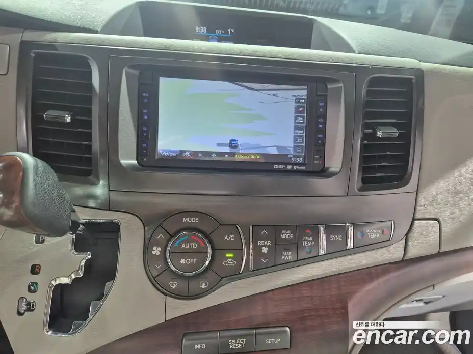 Toyota Sienna 2014 3.5 Автомат в Москве № 170338, фото 13