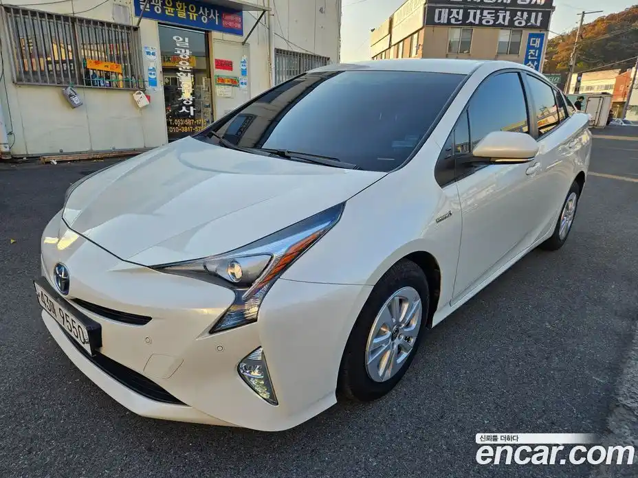 Toyota Prius 2018 1.8 Вариатор в Москве № 170351, фото 3
