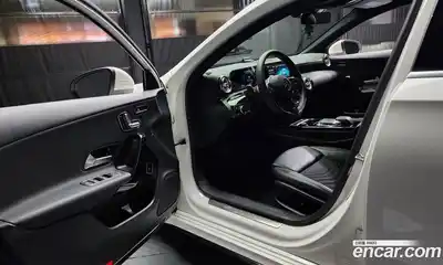 Mercedes-Benz A-Class 2020 2.0 Автомат в Москве № 194440, миниатюра 2