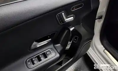 Mercedes-Benz A-Class 2020 2.0 Автомат в Москве № 194440, миниатюра 3