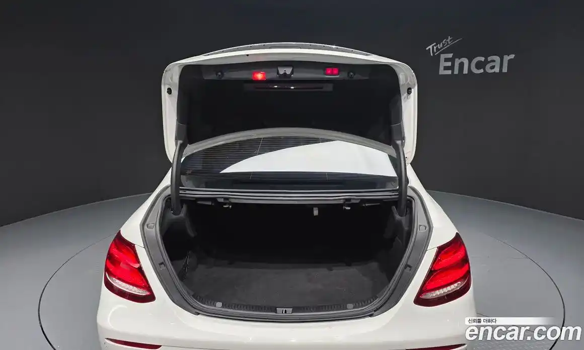 Mercedes-Benz E-Class 2019 2.0 Автомат в Москве № 194856, фото 20