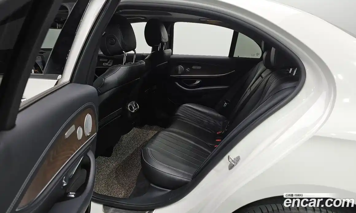 Mercedes-Benz E-Class 2018 2.0 Автомат в Москве № 195295, фото 13