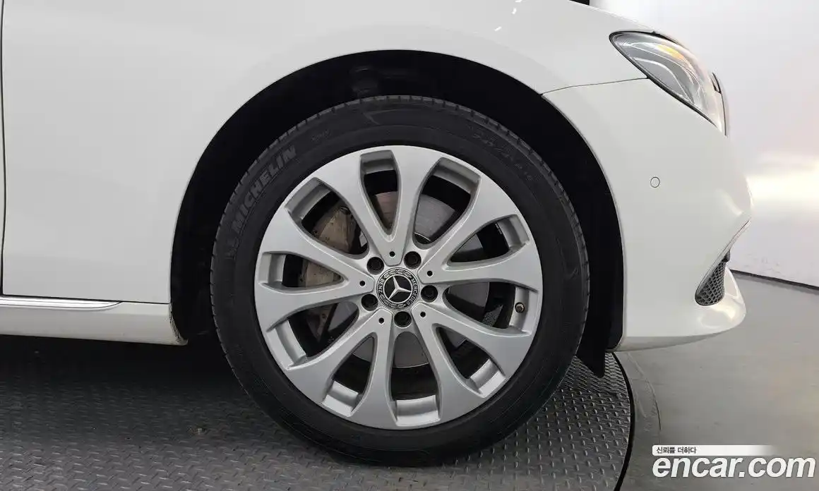 Mercedes-Benz E-Class 2018 2.0 Автомат в Москве № 195295, фото 15