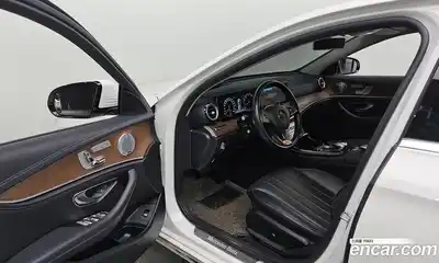 Mercedes-Benz E-Class 2018 2.0 Автомат в Москве № 195295, миниатюра 2