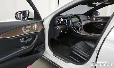 Mercedes-Benz E-Class 2022 1.9 Автомат в Москве № 195377, миниатюра 2