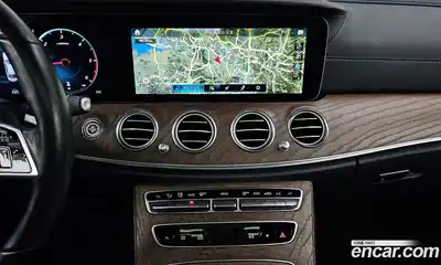 Mercedes-Benz E-Class 2022 1.9 Автомат в Москве № 195377, миниатюра 4