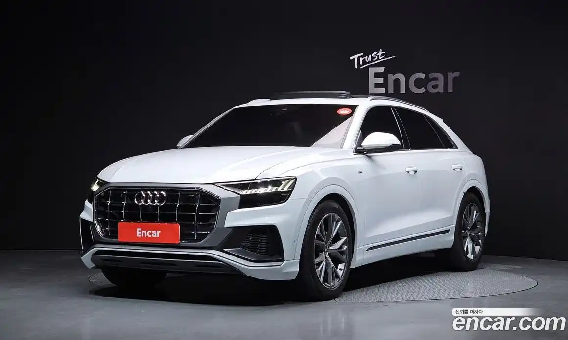 Audi Q8 2020 3.0 Автомат в Москве № 196348, фото 1