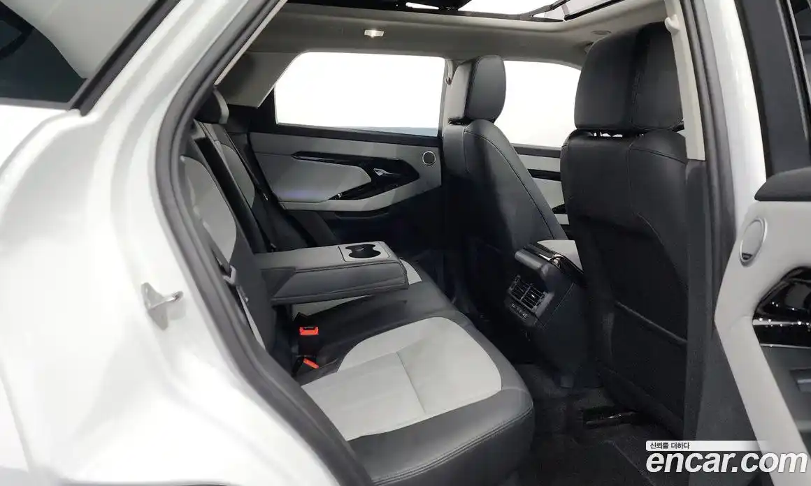 Land Rover Range-Rover Evoque 2025 2.0 Автомат в Москве № 198073, фото 1