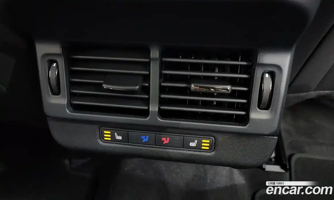 Land Rover Range-Rover Evoque 2025 2.0 Автомат в Москве № 198073, фото 2