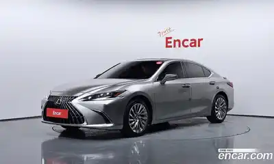 Lexus ES, 2025