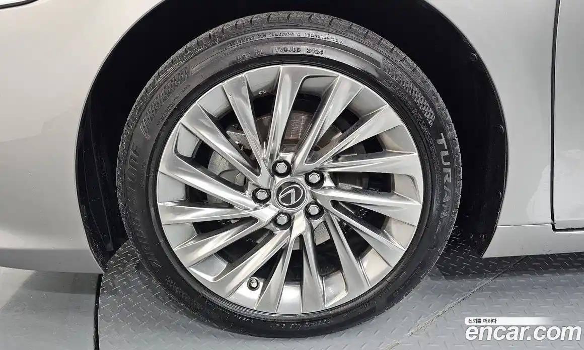 Lexus ES 2025 2.5 Автомат в Москве № 198840, фото 20