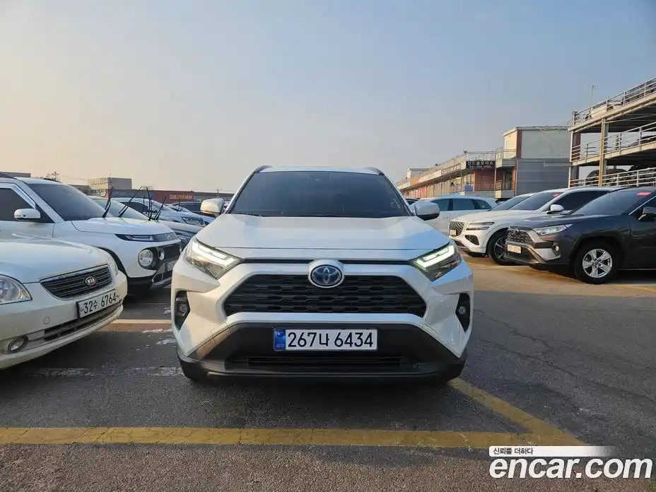 Toyota RAV4 2024 2.5 Автомат в Москве № 199564, фото 1