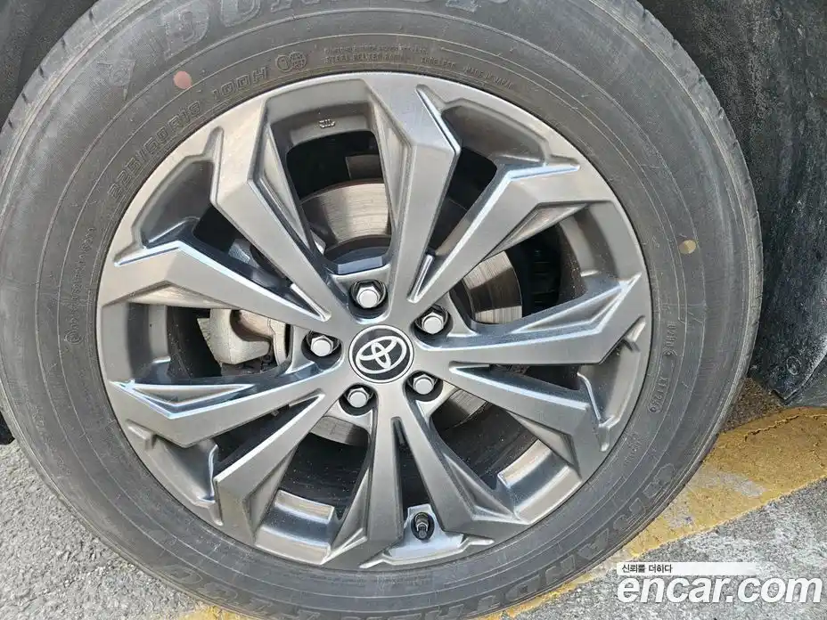 Toyota RAV4 2024 2.5 Автомат в Москве № 199564, фото 19