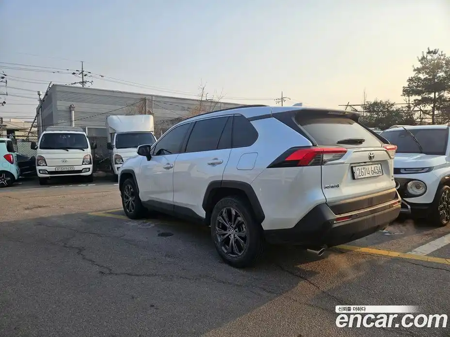 Toyota RAV4 2024 2.5 Автомат в Москве № 199564, фото 4