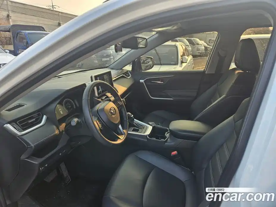 Toyota RAV4 2024 2.5 Автомат в Москве № 199564, фото 7