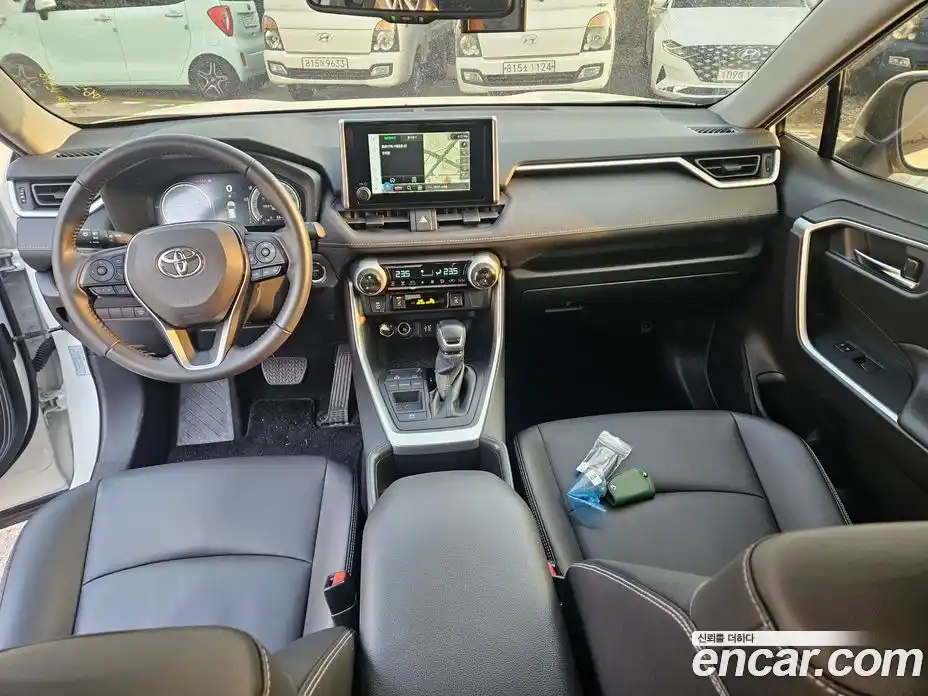 Toyota RAV4 2024 2.5 Автомат в Москве № 199564, фото 9