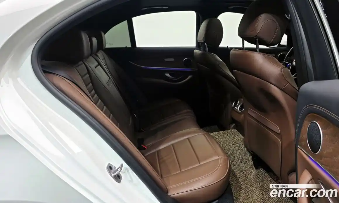 Mercedes-Benz E-Class 2023 2.0 Автомат в Москве № 203930, фото 18