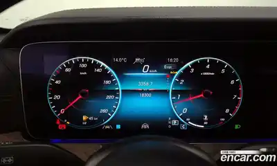 Mercedes-Benz E-Class 2023 2.0 Автомат в Москве № 203930, миниатюра 2