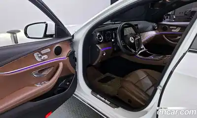 Mercedes-Benz E-Class 2023 2.0 Автомат в Москве № 203930, миниатюра 3