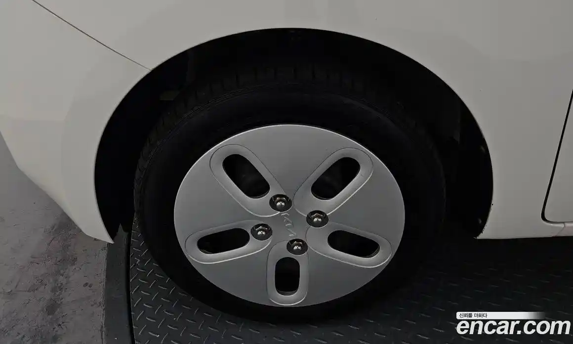 Kia Ray 2023 1.0 Автомат в Москве № 21115, фото 15