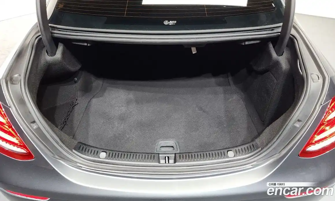 Mercedes-Benz E-Class 2020 1.9 Автомат в Москве № 212166, фото 11