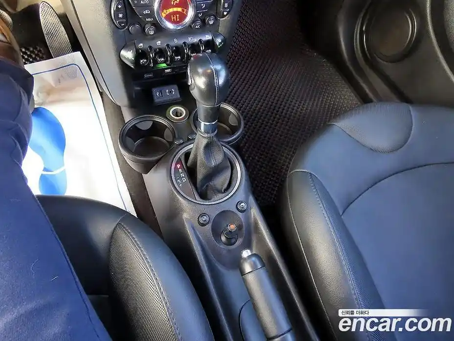 Mini Cooper Convertible 2014 1.6 Автомат в Москве № 214440, фото 9