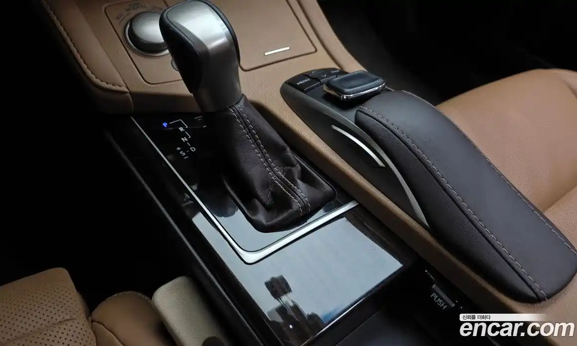 Lexus ES 2016 3.5 Автомат в Москве № 214651, фото 14