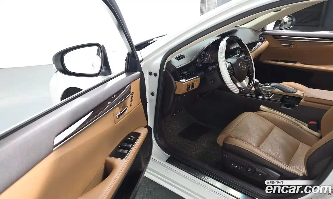 Lexus ES 2016 3.5 Автомат в Москве № 214651, фото 15