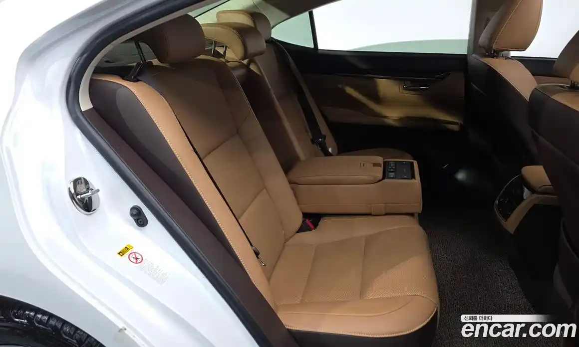 Lexus ES 2016 3.5 Автомат в Москве № 214651, фото 16