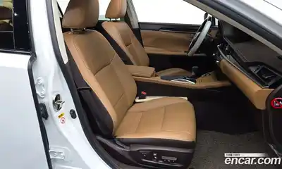 Lexus ES 2016 3.5 Автомат в Москве № 214651, миниатюра 4