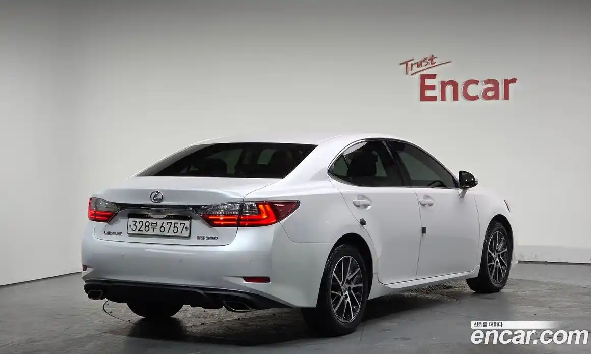 Lexus ES 2016 3.5 Автомат в Москве № 214651, фото 7