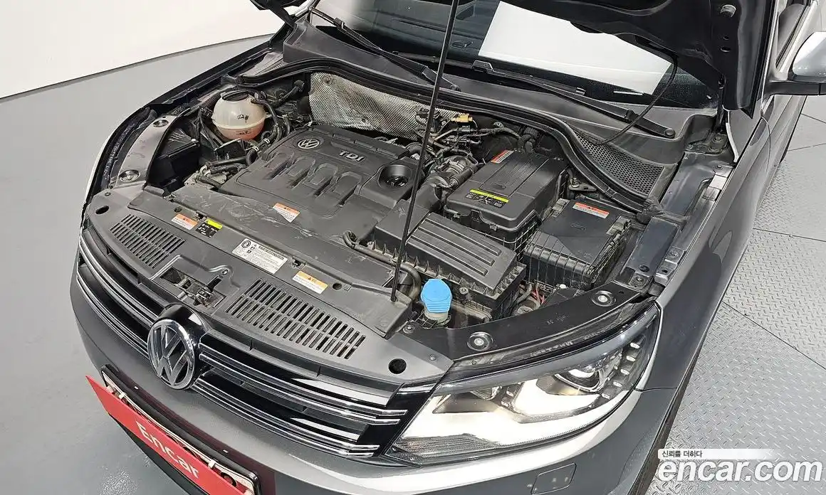 Volkswagen Tiguan 2016 2.0 Автомат в Москве № 215165, фото 5