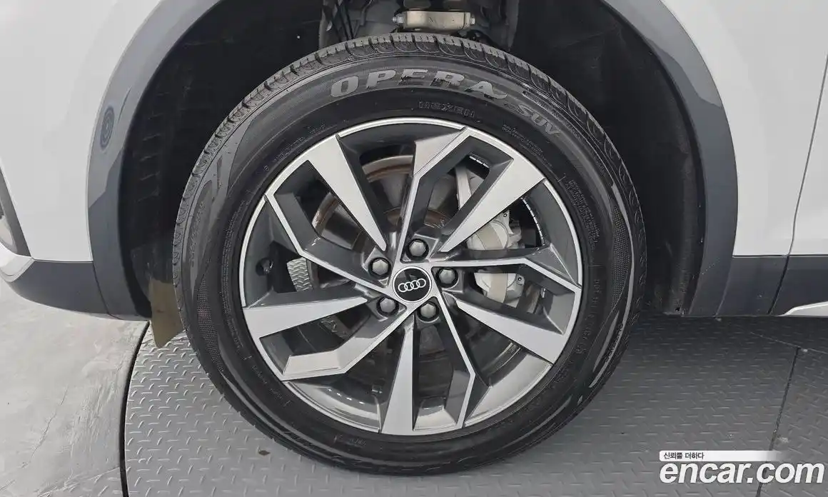 Audi Q5 2021 2.0 Автомат в Москве № 230155, фото 3