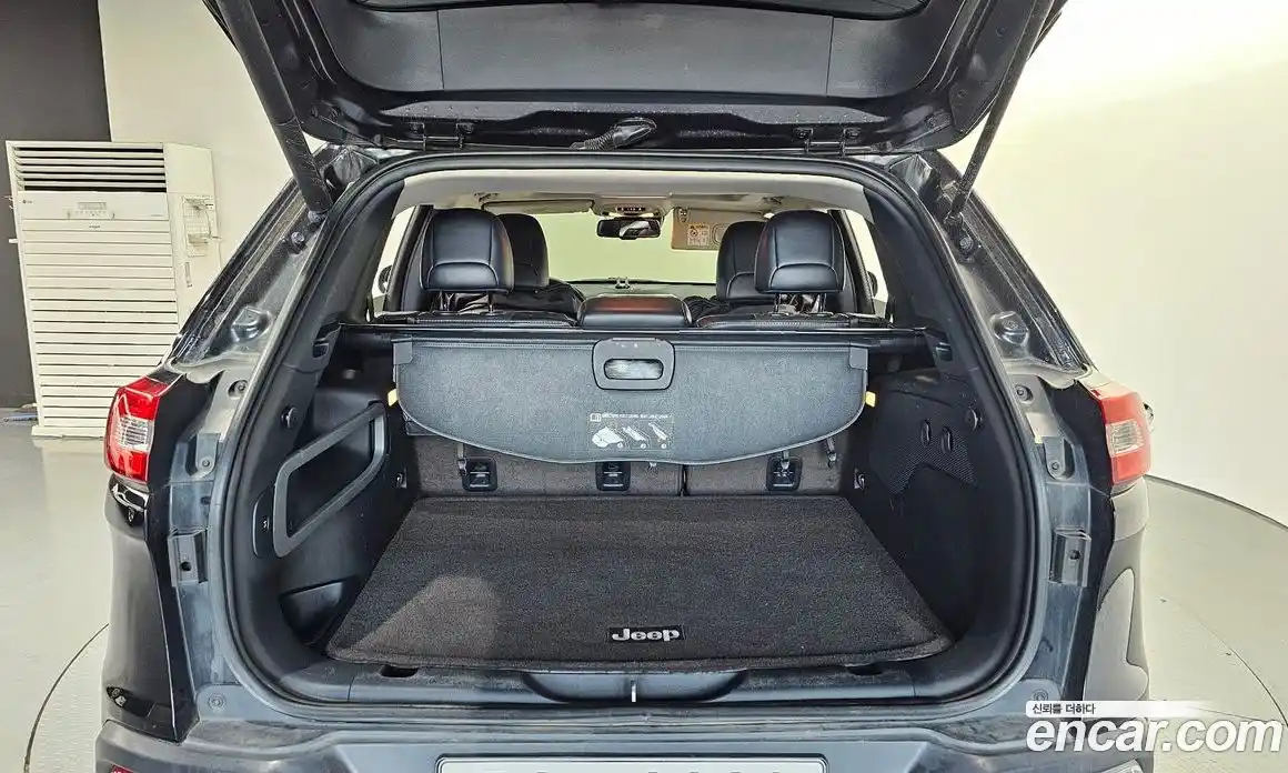 Jeep Cherokee 2017 2.2 Автомат в Москве № 232661, фото 14