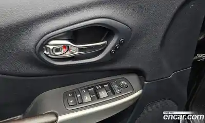 Jeep Cherokee 2017 2.2 Автомат в Москве № 232661, миниатюра 9