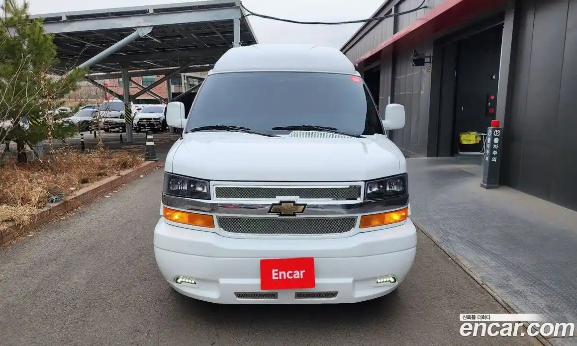 Chevrolet Express Van 2017 6.0 Автомат в Москве № 234334, фото 3
